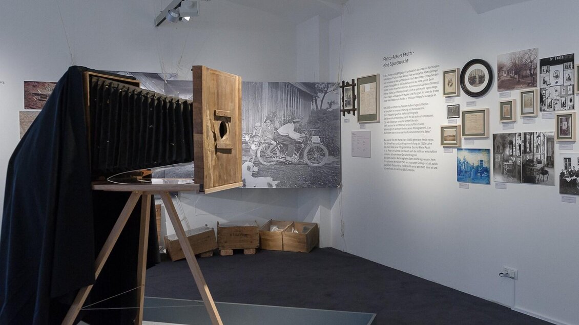 Alte Studiokamera und historische Fotoausstellung im Museum für Geschichte Graz. | © UMJ-N. Lackner