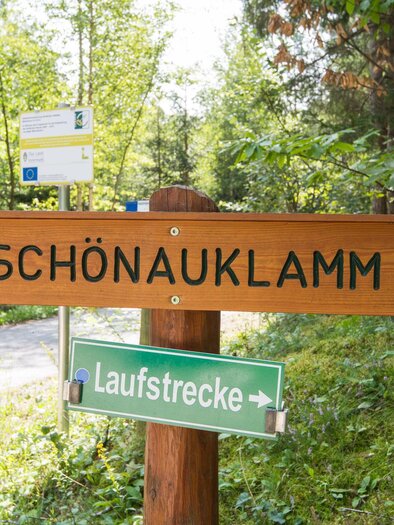 Schönauklamm_Wegweiser_Oststeiermark | © Helmut Schweighofer