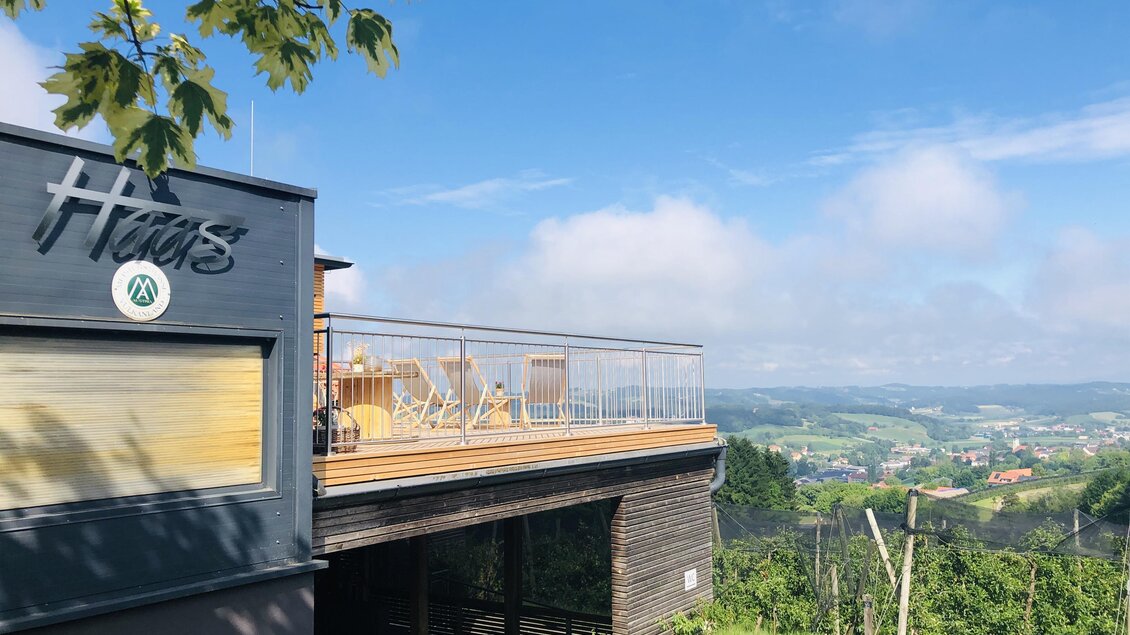 Terrasse mit herrlichem Ausblick | © Obstbau Haas, Alex Winkler