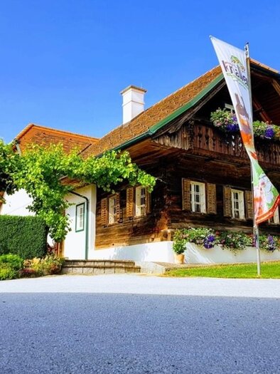 Fruit farm Knaller_house view_East Styria | © Obsthof Knaller