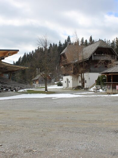 Parkplatz Brandlucken_Huabn Theater_Almenland | © Oststeiermark Tourismus | Vanessa Klammler | © Oststeiermark Tourismus