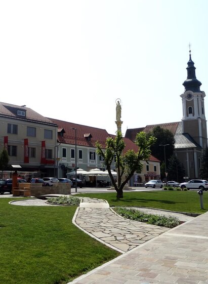 Hauptplatz mit Pfarrkirche | © Marktgemeinde Gnas
