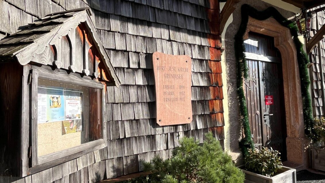 Pfarrkirche Grundlsee, Eingang | © Sophie Eggenreitter