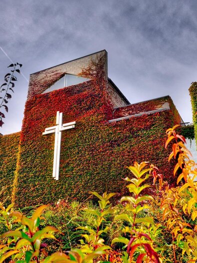 Pfarrkirche in Lannach im Herbst | © Petru Rimovetz
