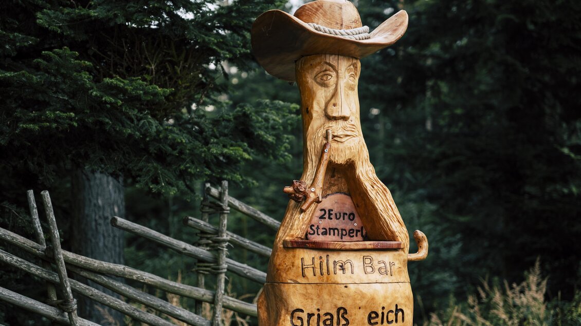 Geschnitzte Schnapsbar beim Hilmtor | © Oststeiermark Tourismus