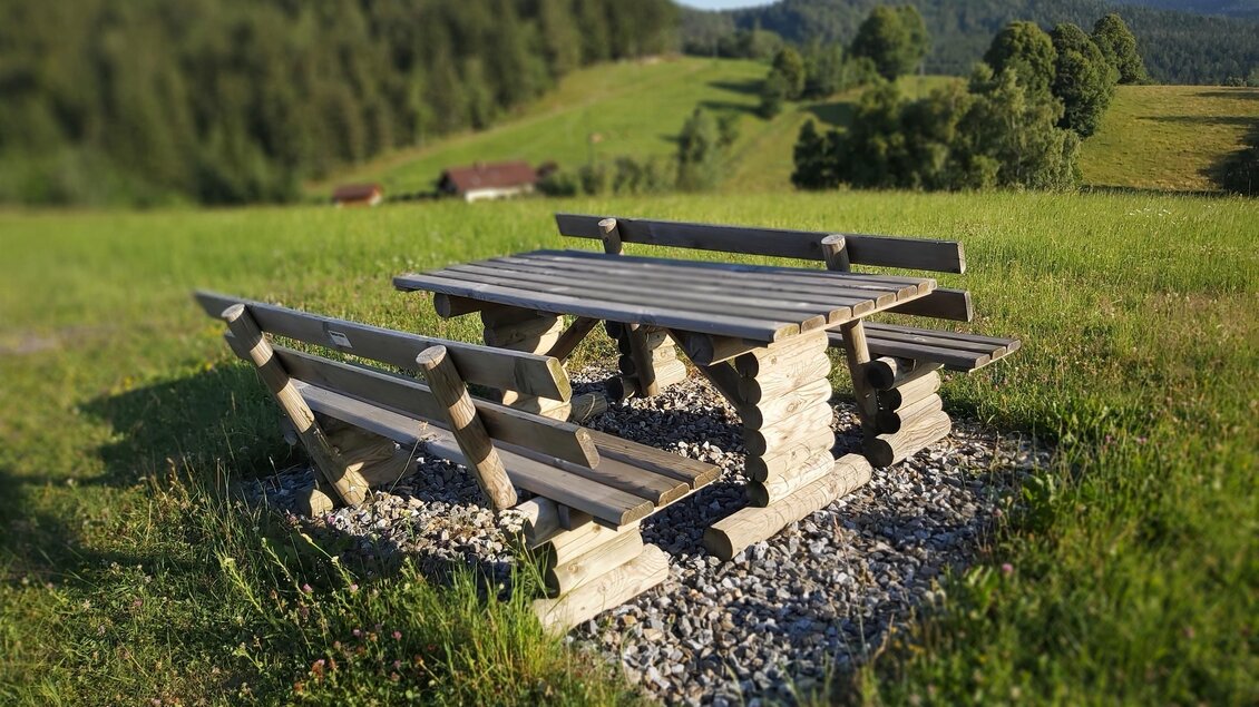 Rastplatz Burgstall_Bänke_Oststeiermark | © Tourismusverband Oststeiermark