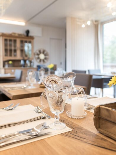 Tabel setting in the Restaurant "Die Speisemanufaktur" | © Weingarten-Resort | Marleen Linke Fotografie | © Weingarten-Resort