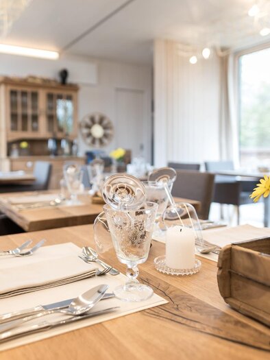 Tabel setting in the Restaurant "Die Speisemanufaktur" | © Weingarten-Resort