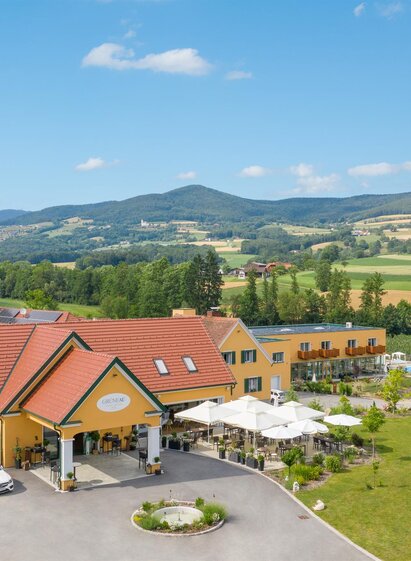 Restaurant Grüne Au_Hausansicht_Oststeiermark | © Helmut Schweighofer