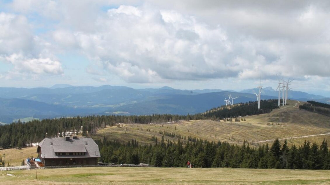 zu sehen ist das Roseggerhaus auf der Pretul. | © TV Joglland Waldheimat