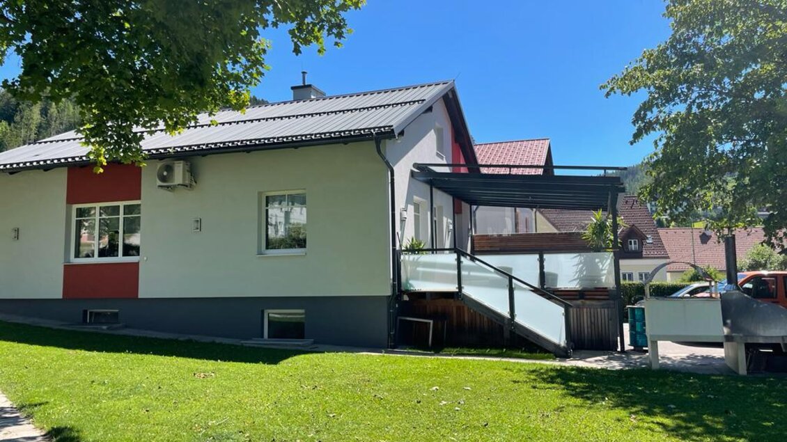 Dorfplatzl_mit Terrasse_Oststeiermark | © Tourismusverband Oststeiermark