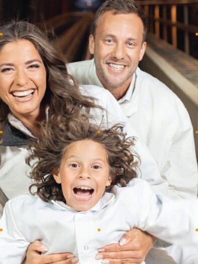 A cheerful family is sitting in a roller coaster and enjoying the ride. They are laughing together and having a lot of fun. | © Salzwelten