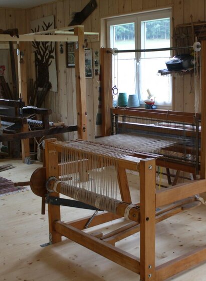 Show weaving Holzer_loom_Eastern Styria | Helga Holzer | © Schauweberei Holzer