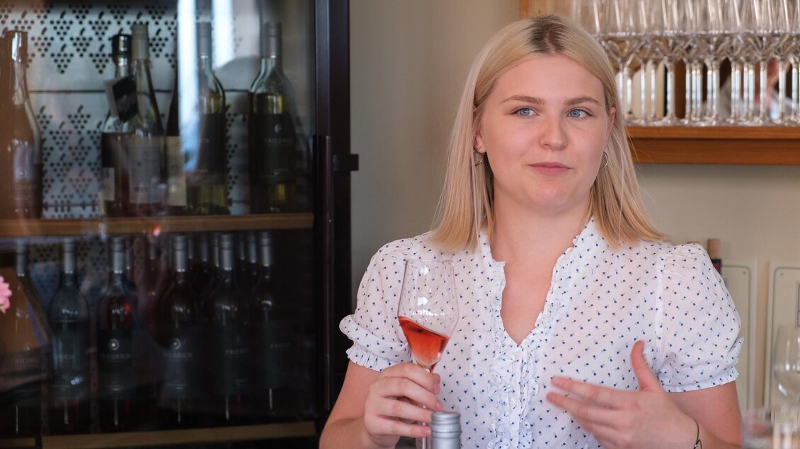 Sophie Friedrich präsentiert Schilcher Klassik | © Schilcherland Steiermark