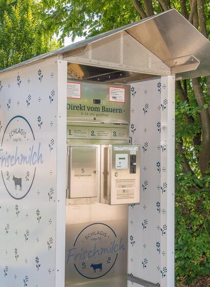 Schlagis Fresh Milk_Vendor_Eastern Styria | © Helmut Schweighofer