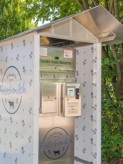 Schlagis Fresh Milk_Vendor_Eastern Styria | © Helmut Schweighofer