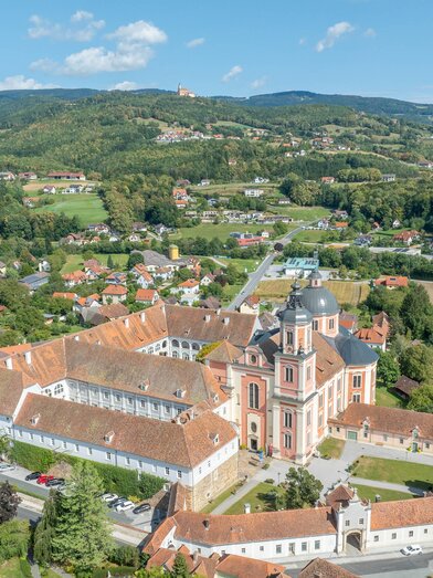 Pöllau castle and parish church_Eastern Styria | © Helmut Schweighofer