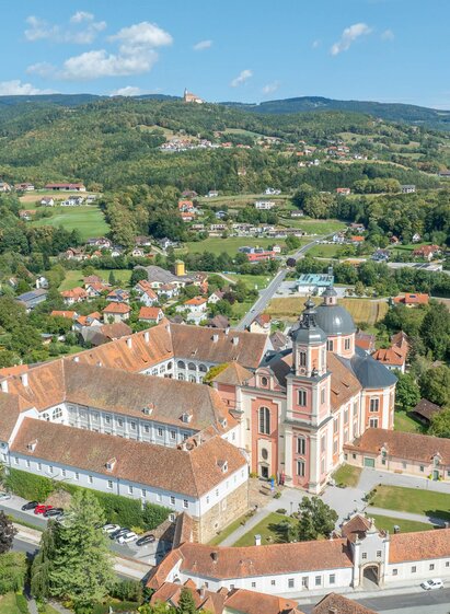 Pöllau castle and parish church_Eastern Styria | © Helmut Schweighofer