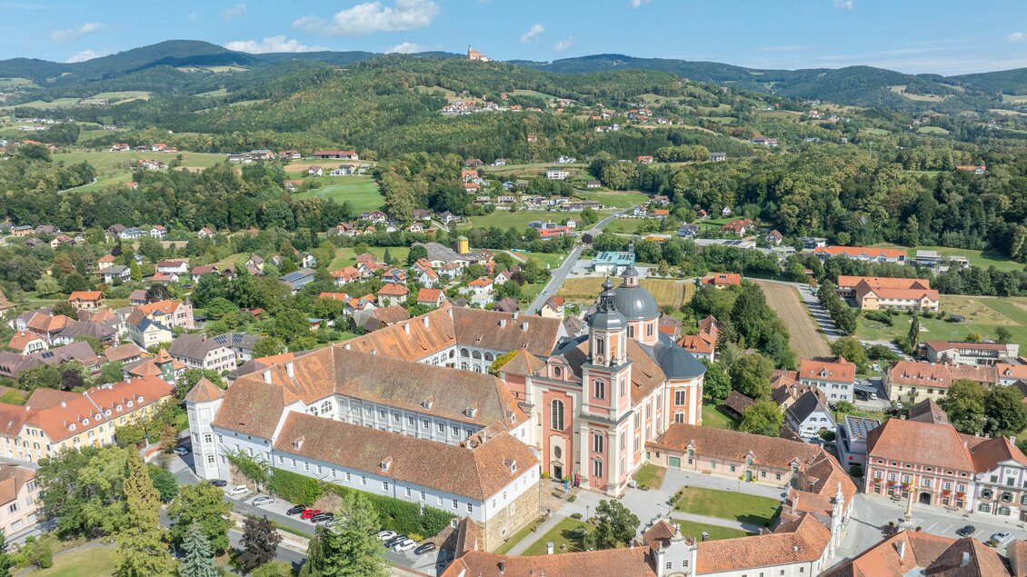 Schoss und Pfarrkirche Pöllau_Oststeiermark | © Helmut Schweighofer