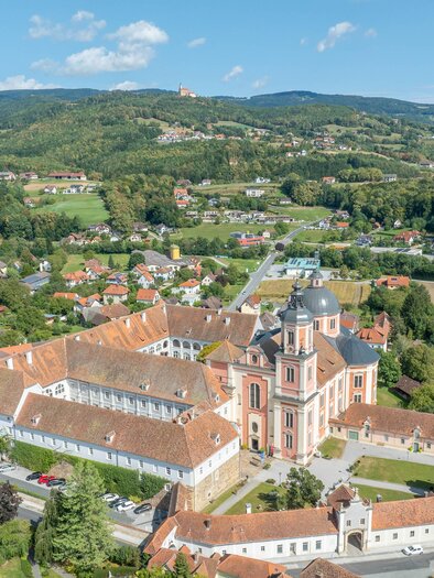 Pöllau castle and parish church_Eastern Styria | © Helmut Schweighofer