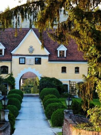 driveway castle Obermayerhofen | © Schloss Obermayerhofen | Schloss Obermayerhofen | © Schloss Obermayerhofen