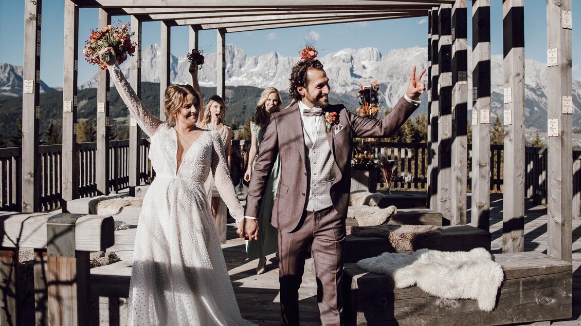 frisch vermähltes Brautpaar | © @mellgrafie