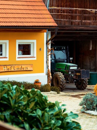 Aussenansicht des Hofladens | © Petru Rimovetz