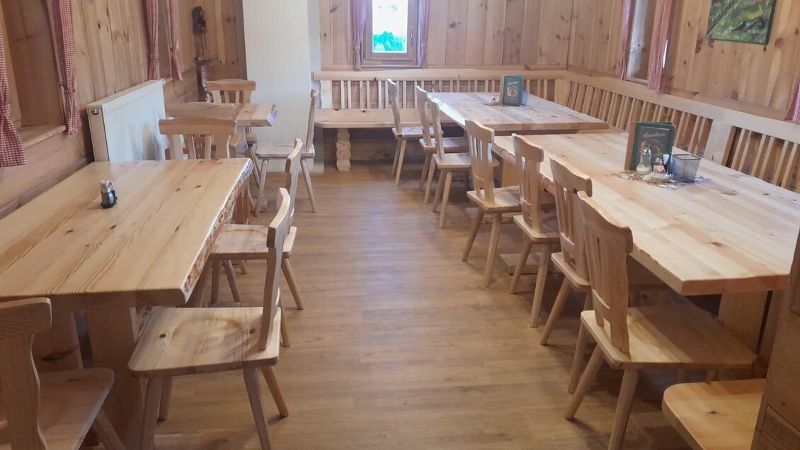 Sonnleit Hütte_Gastraum innen_Oststeiermark | © Johann Hipfl