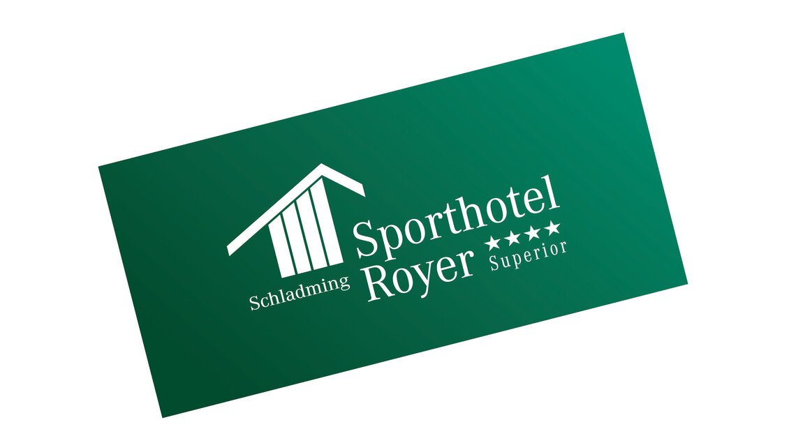 Ein Logo des Sporthotels Royer in Schladming. Es zeigt einen grünen Hintergrund mit einem weißen Hausrahmen und dem Namen des Hotels. | © SPHR