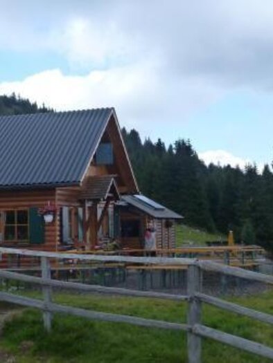 Stoanahütte-Außenansicht-Murtal-Steiermark | © Stoanahütte