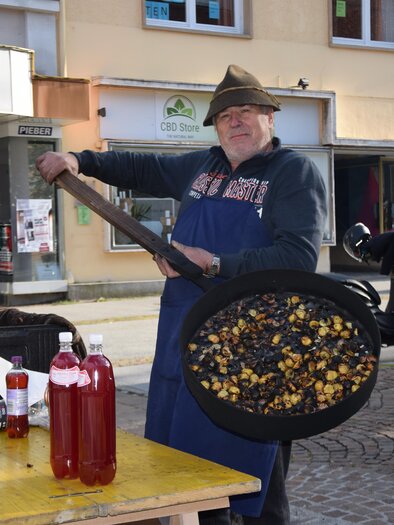Kastanienbrater Herbert Ragger | © Elke Kleindienst - Stadtgemeinde DL