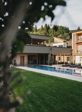 Pool Outside_Hotel Muhr_Eastern Styria | © Heldentheater | Heldentheater | © Heldentheater