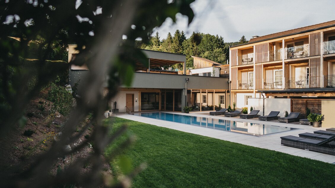 Poolaussenansicht_Hotel Muhr_Oststeiermark | © Heldentheater