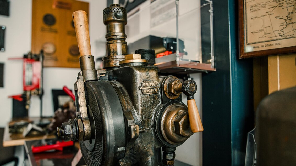 Die fahrtechnischen Manöver wurden händisch in die Wege geleitet, zu bestaunen im Eisenbahnmuseum Lieboch. Muskelkraft war zu dieser Zeit noch erforderlich.  | © Mias Photoart