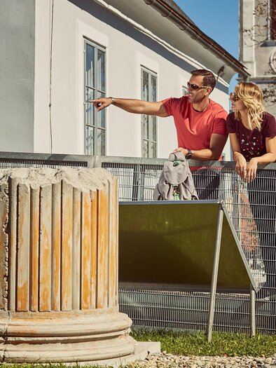 Aussengelände beim Tempelmuseum am Frauenberg | © Stephan Friesinger