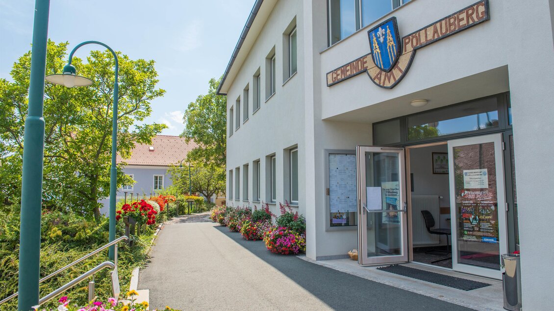 Eingang_Gemeindeamt Pöllauberg_Oststeiermark | © Helmut Schweighofer