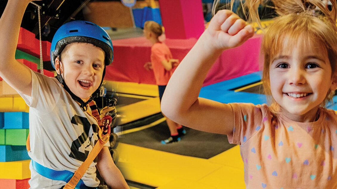 Junge mit Klettergurt und Mädchen auf Trampolinfläche in bunter Indoor-Halle | © WOOP!