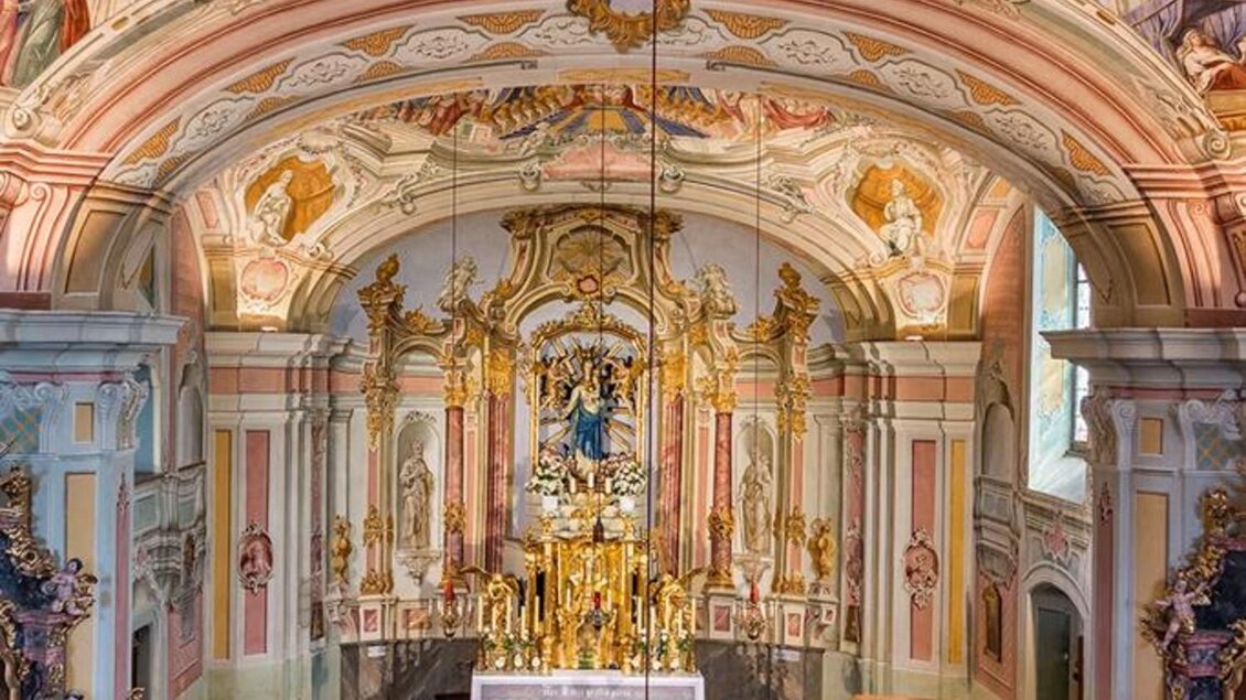 Blick auf den Alltar der Wallfahrtskirche | © Romana Maier