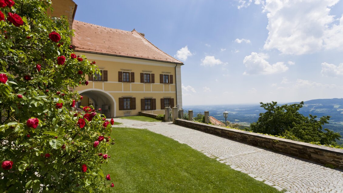 Wallfahrtskirche Pöllauberg_Blumen_Oststeiermark | © Wallfahrtskirche Pöllauberg