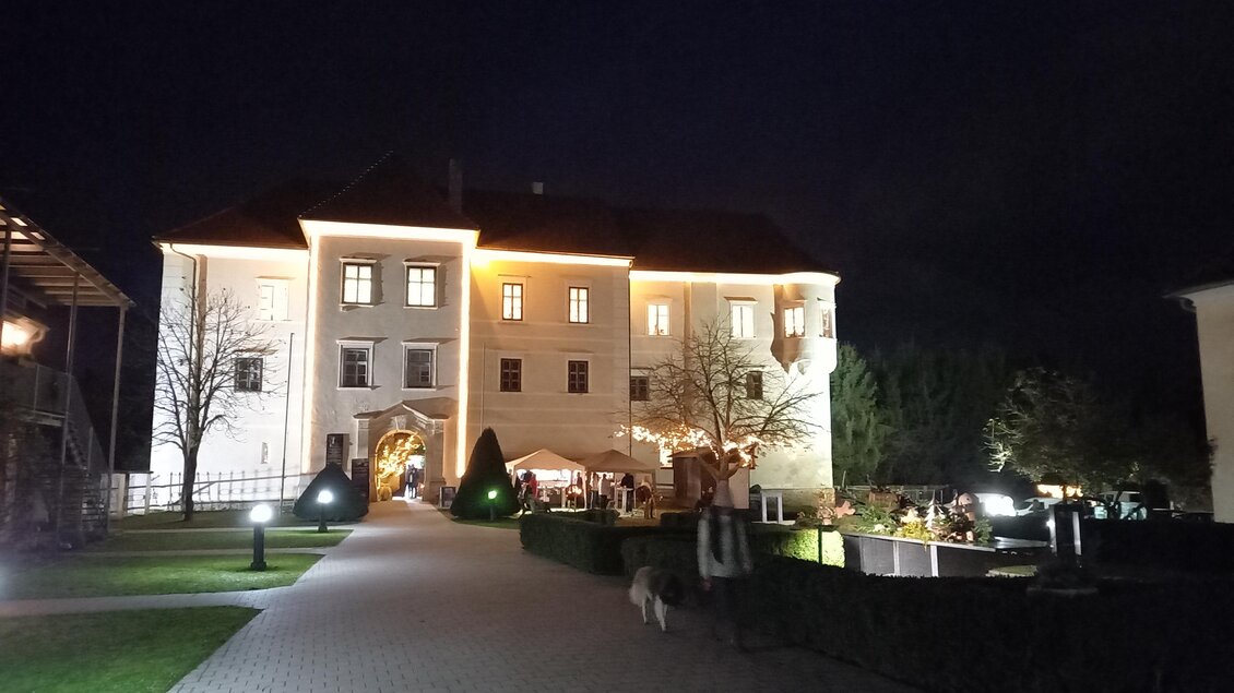 Schloss Burgau zur Weihnachtszeit | © Sonja Brünner