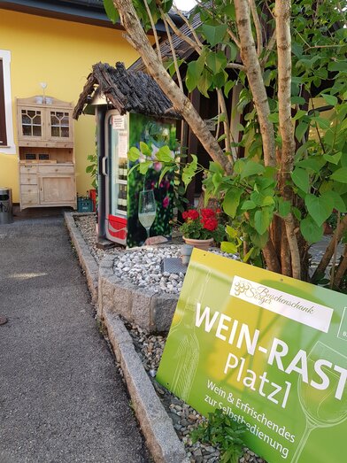 Wein-Rast-Platzl beim Buschenschank Sorger | © Robert Sorger | © Robert Sorger