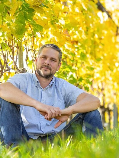 Winemaker Edi Tropper in the vineyard | © Tropper Bio Weine