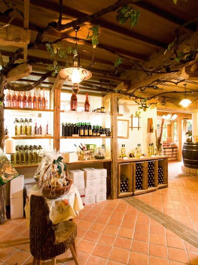 Unser Verkaufsraum im Buschenschank | © Weingut Lazarus | Foto Augenblick | © Weingut Lazarus