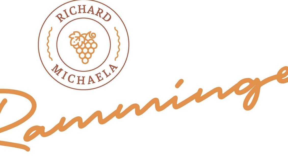 Ein einfaches Logo mit dem Schriftzug "Rammlinger" in einer künstlerischen Schriftart. Darunter stehen die Kontaktdaten und die Adresse. | © Familie Ramminger