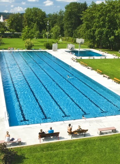 Wave pool_sports pool_Eastern Styria | Michaela Begsteiger | © Stadtgemeinde Gleisdorf_Tourismusverband Oststeiermark