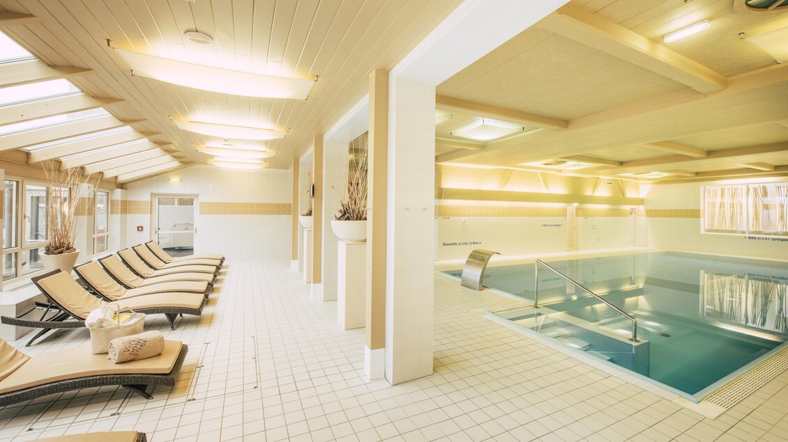 Hallenbad_Liegen_Vital Hotel Styria_Oststeiermark | © Bergmann