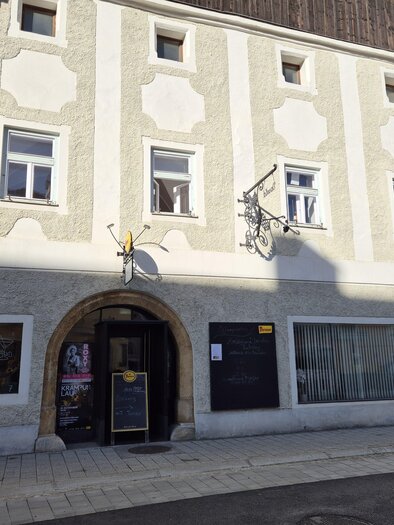 A historic building with a decorative entrance. The facade is bright and several windows are visible. | © Tourismusverband Murau
