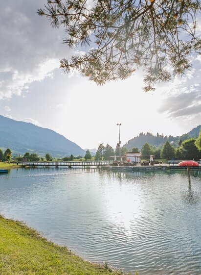 Beliebter Badesee in Lassing | © Thomas Sattler