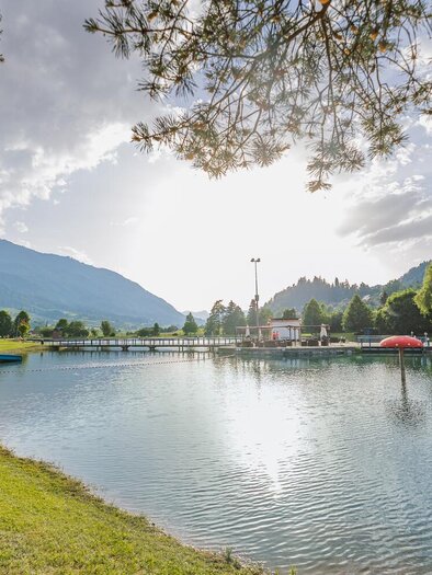 Beliebter Badesee in Lassing | © Thomas Sattler