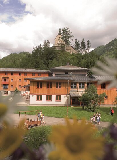 Hausansicht Sommer | © www.jufa.eu